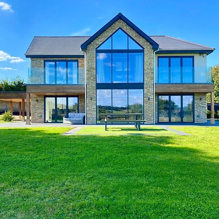 Stunning Modern Home Set In Beautiful Grounds. باث المظهر الخارجي الصورة