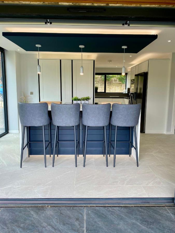 Stunning Modern Home Set In Beautiful Grounds. باث المظهر الخارجي الصورة