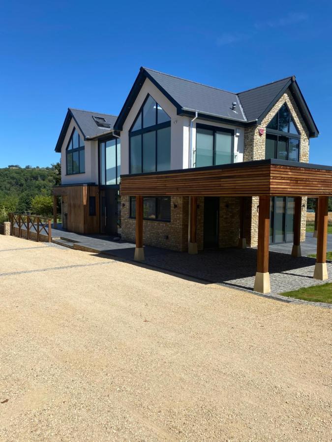 Stunning Modern Home Set In Beautiful Grounds. باث المظهر الخارجي الصورة