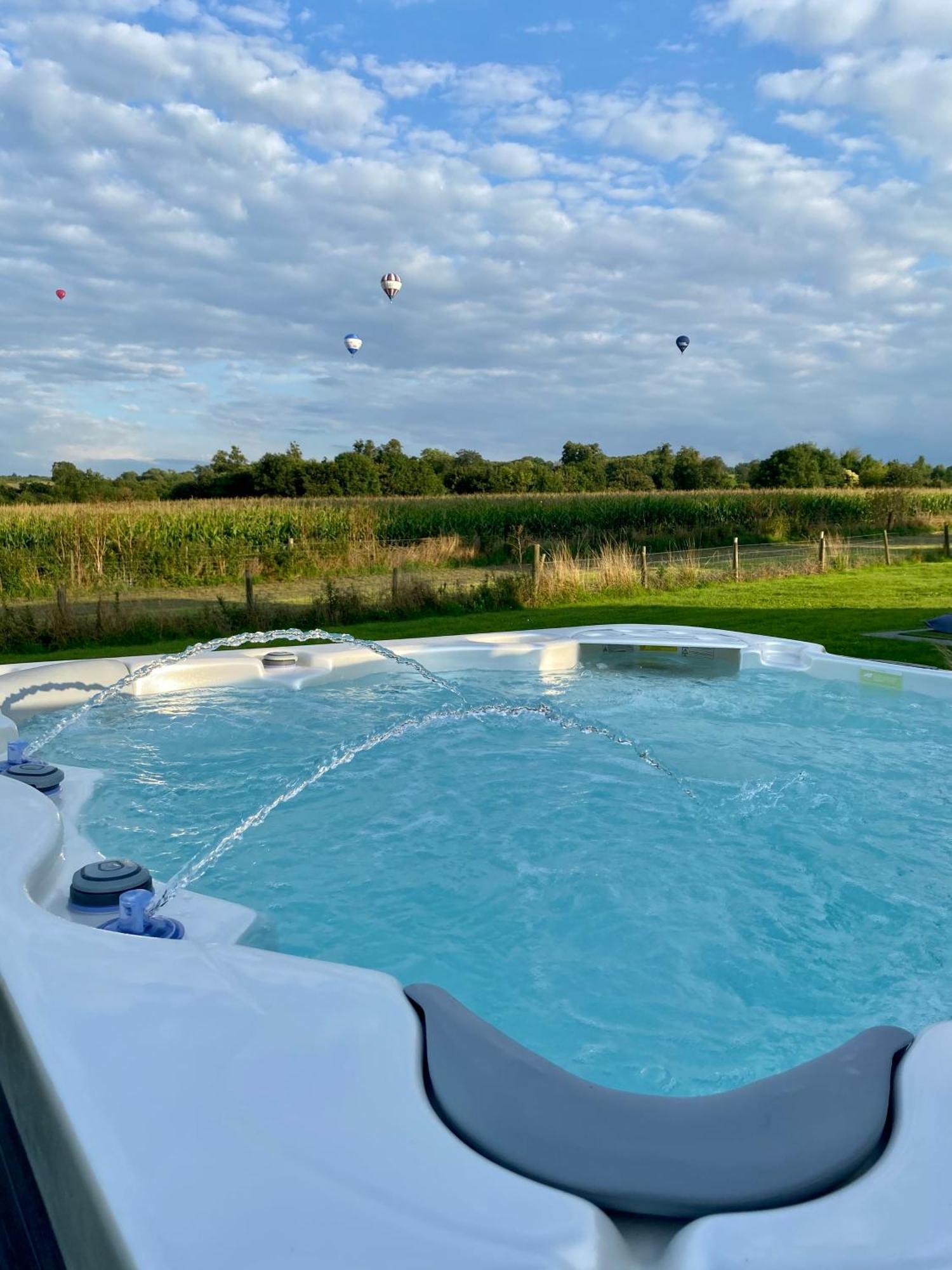 Stunning Modern Home Set In Beautiful Grounds. باث المظهر الخارجي الصورة